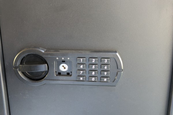 amazon basics金庫　キーシリンダー解錠　豊川市